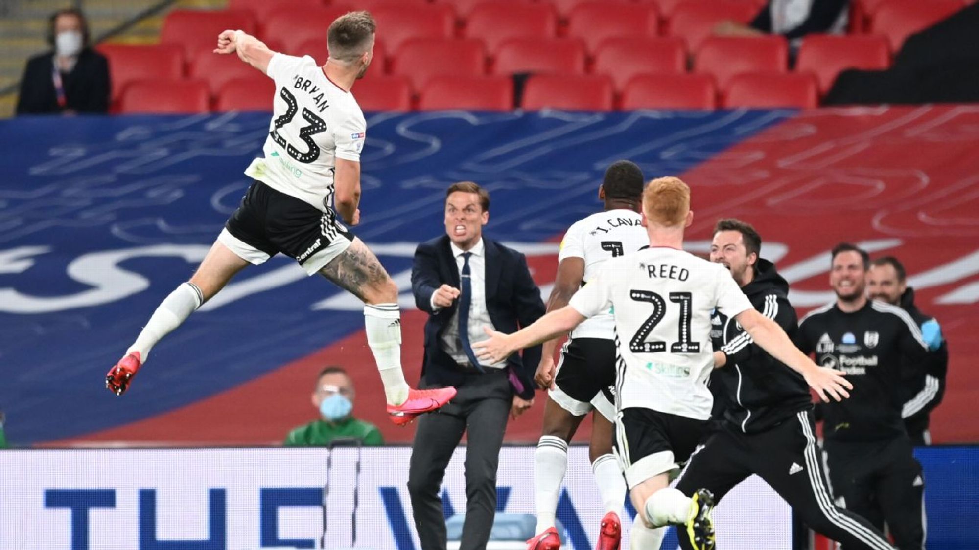 更大且设施 更大且设施